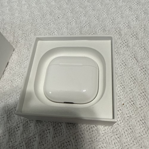 AUTHENTIC Apple AirPods 4th Gen - 第 3/6 張圖片