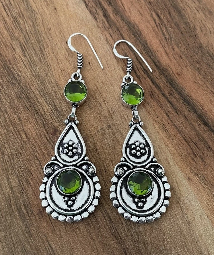 Перидот граненый длинный кристалл серьги - 925 серебро покрытием совершенно новый - Изображение 2 из 3