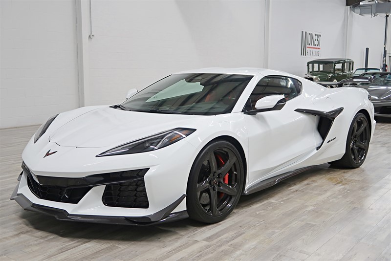 2024 Arctic White Chevrolet Corvette   | C8 Corvette Photo 7