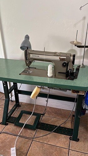 Singer 191D300AA Industrial Sewing Machine w/ Table & Motor – Working