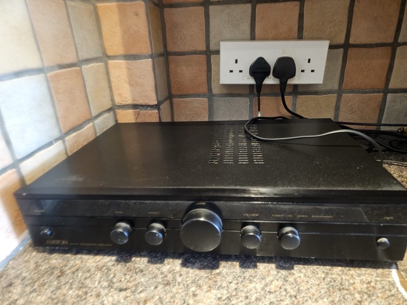 Ariston AX-910 Intergrated Stereo Amplifier Black Hi-fi Separate