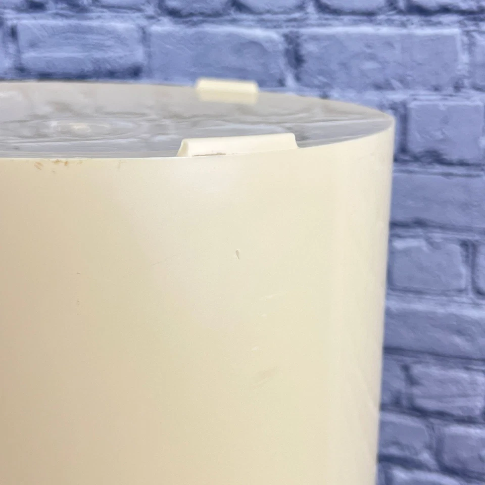 VTG 1960s Mid Century LAUNDRY HAMPER Waste Basket Flower Scalloped Lid White Tan - Image 3 of 4