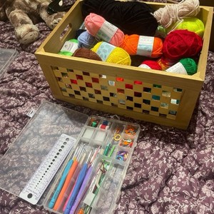 crochet beginner kit lot doesn’t come with crate!