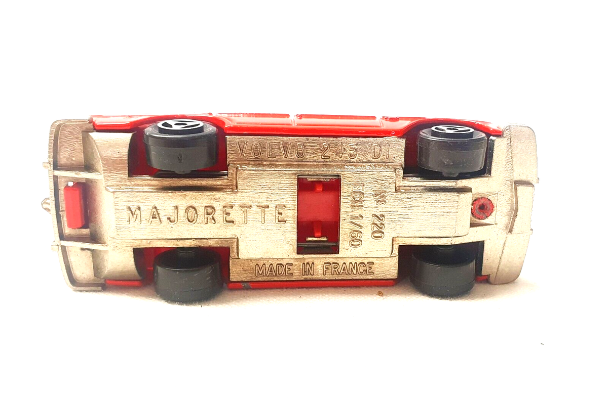 MAJORETTE - 1/60 - VOLVO - 245 DL - BREAK - TOUR DE FRANCE