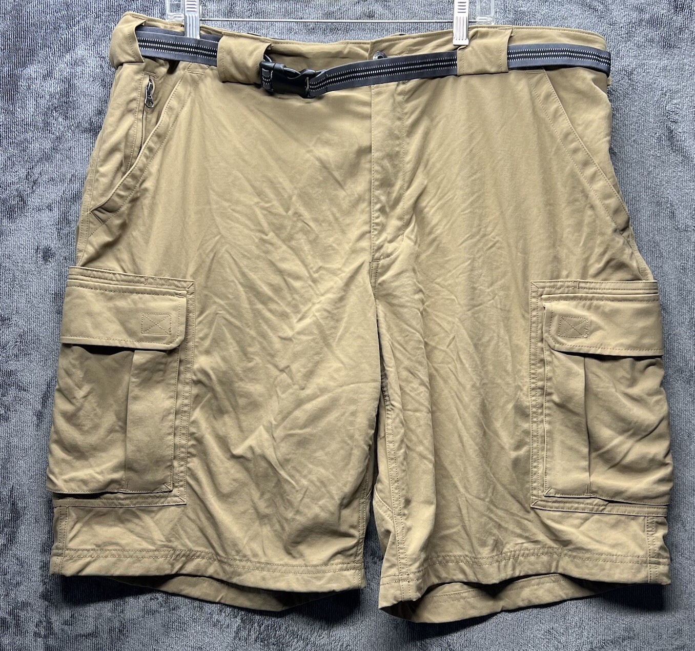 Duluth Trading Co. Shorts Men's 2XL Beige Relaxed Fit Nylon Hiking Cargo Belted