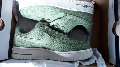 Women Nike Air force 1'07 PRM Sesame/oil Green Light bone  Taille 37.5EU neuf - Photo 1/4