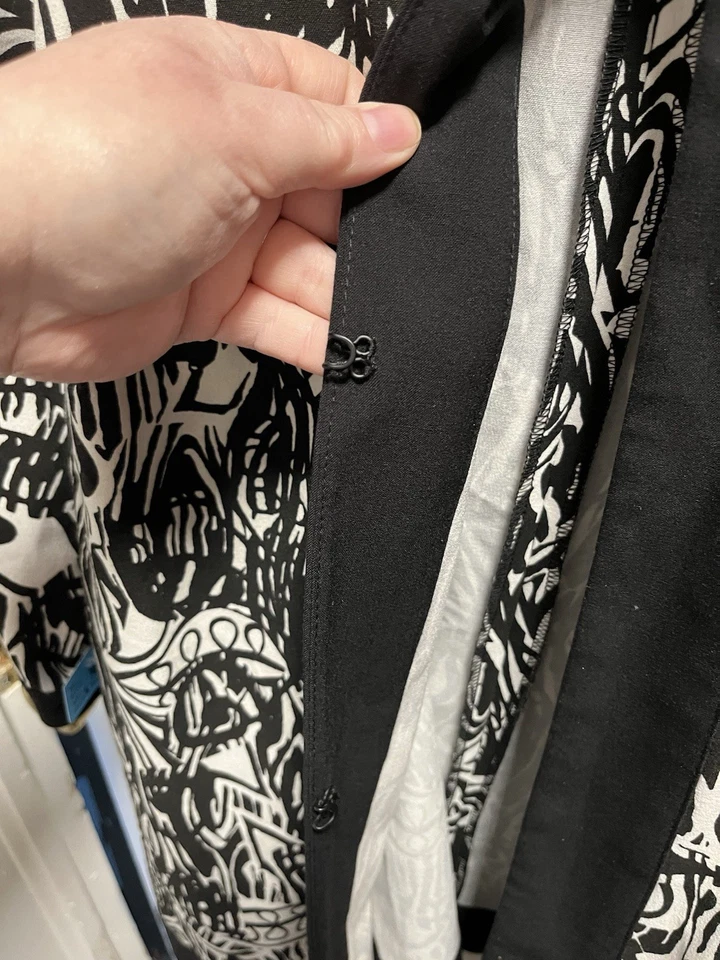 Chaqueta Blazer Talla Grande Talla 22/24 Maggie Barnes Blanco y Negro Cierres Ocultos Foto 3 de 4