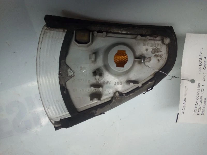 Marcador lateral de esquina/luz de estacionamiento para 96-99 Bonneville 257059 Foto 2 de 4