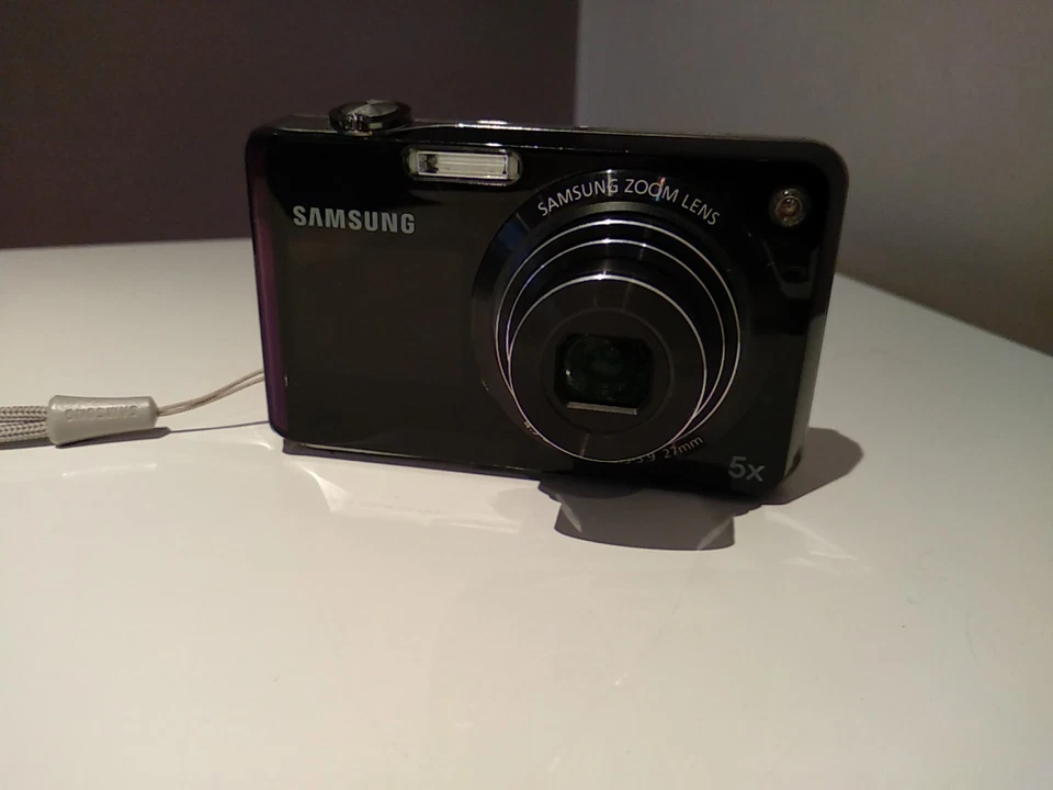 Samsung PL150 Digital Camera – Selfie Screen, Excellent Condition, Spare Battery - Image 4 of 4