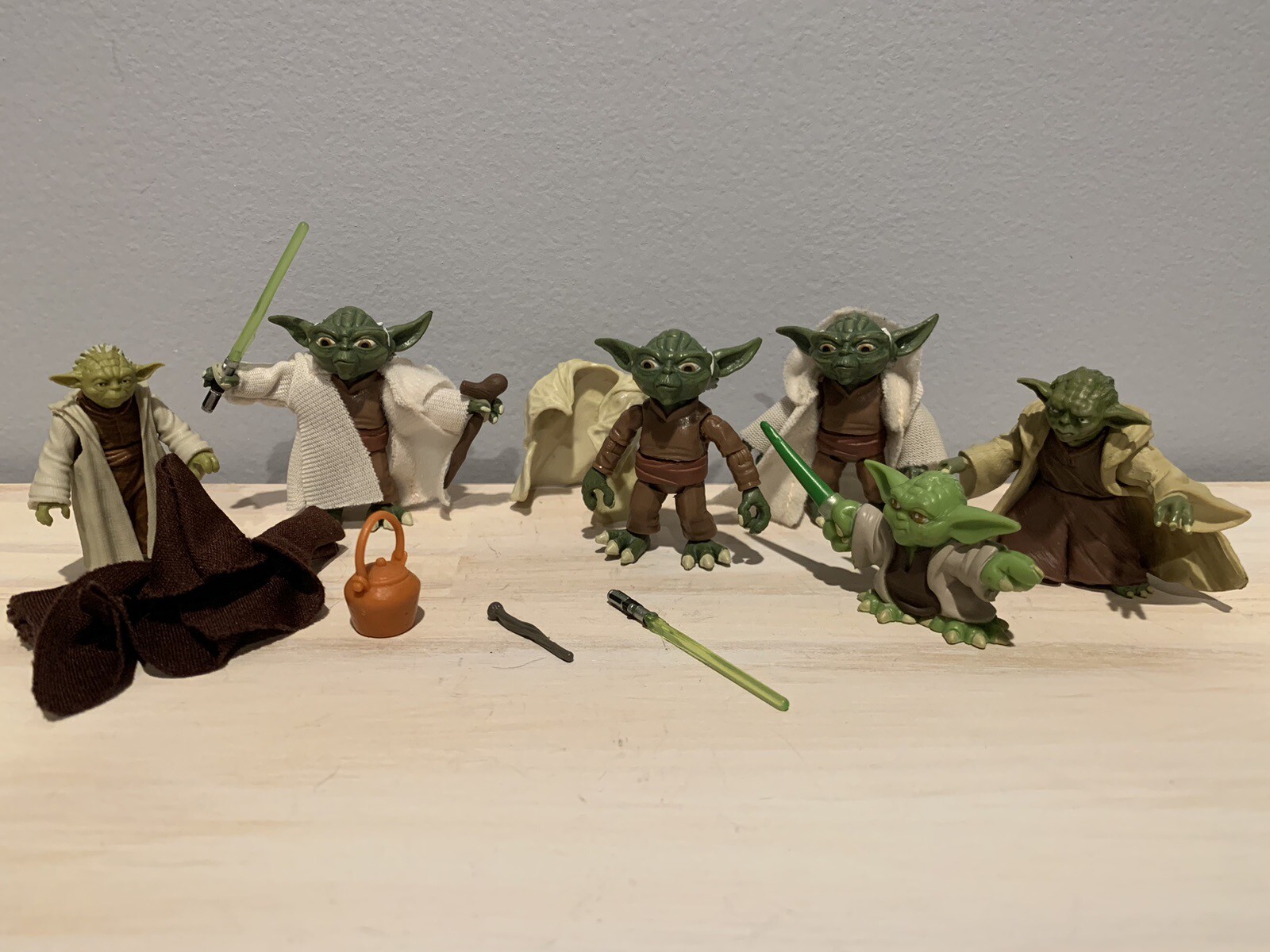 Star Wars Hasbro 3.75 Yoda Clone Wars Action Figures Capes Lightsaber Huge Lot