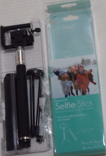 Reiko Mini Monopod Phone Holder with Bluetooth Remote Shutter for Universal