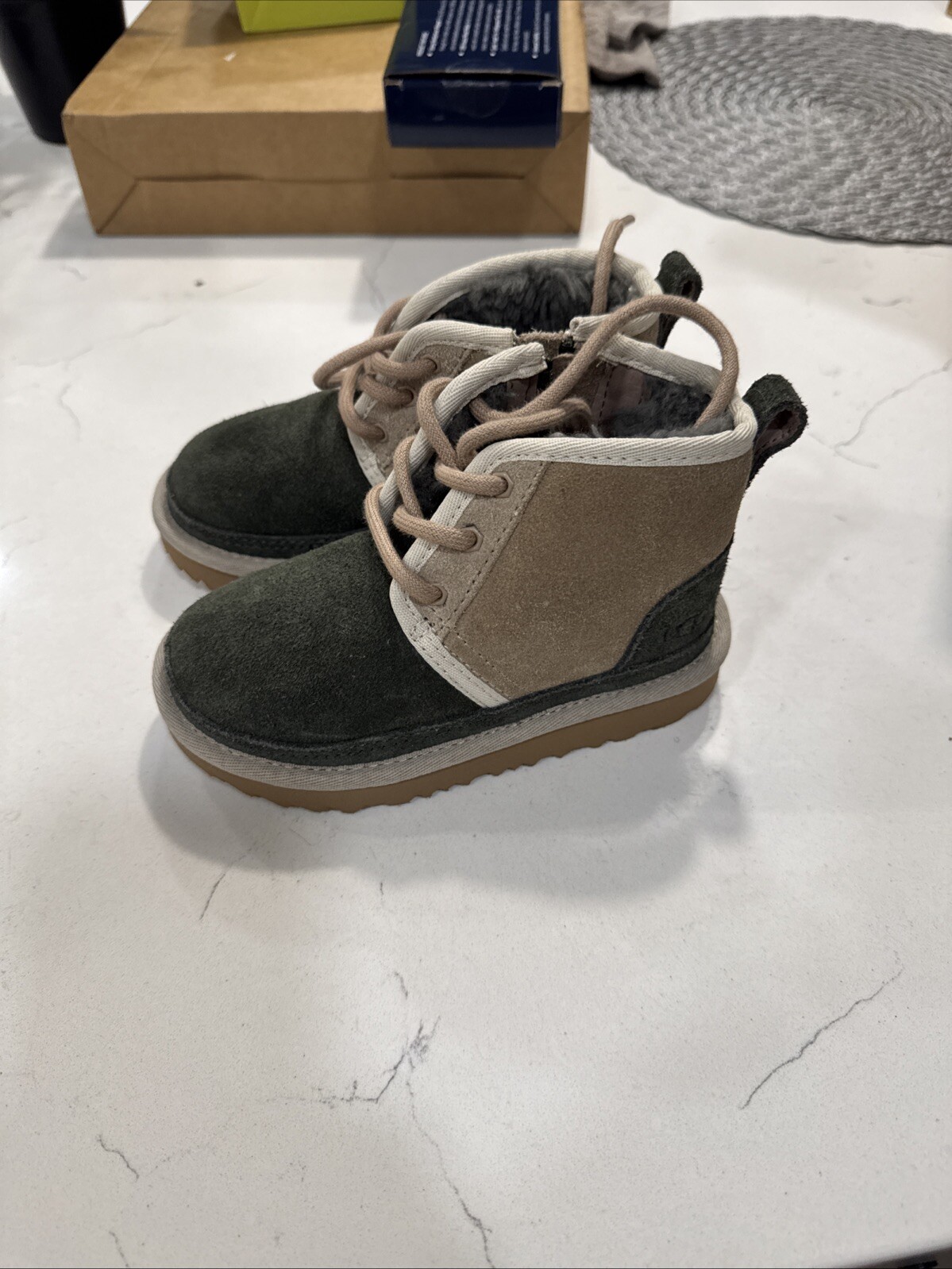 UGG Neumel II Unisex Kid Chukka Boot, Size 6 - Black (1017320K)