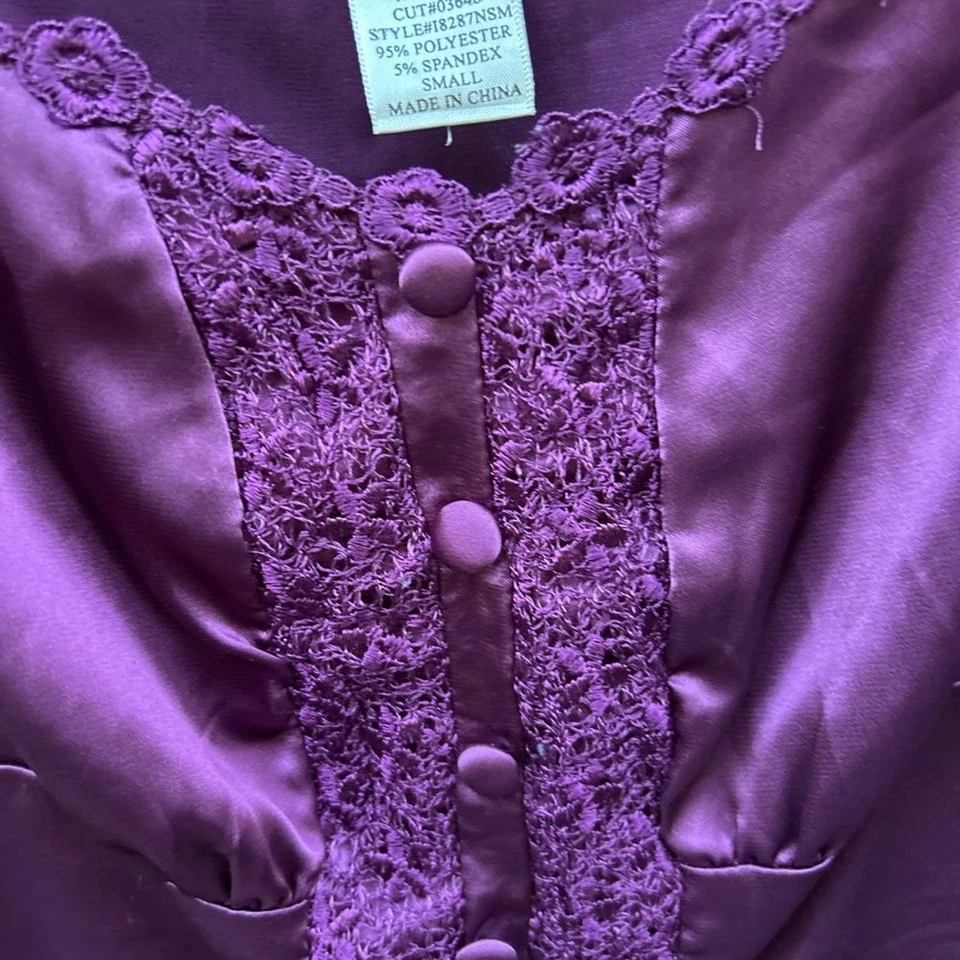 Blusa sin mangas Studio Y vintage Y2K púrpura floral satinado encaje s Foto 3 de 4