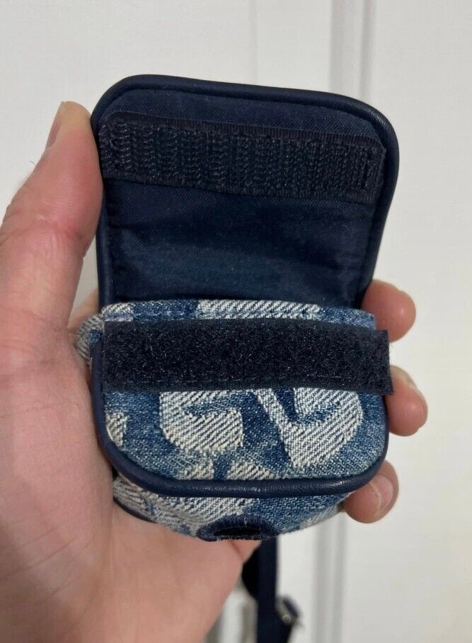 SS22 Supreme Fat Tip Jacquard Denim Airpod Case Headphones SS22 Supreme Fat Tip Jacquard Denim Airpod Case Headphones