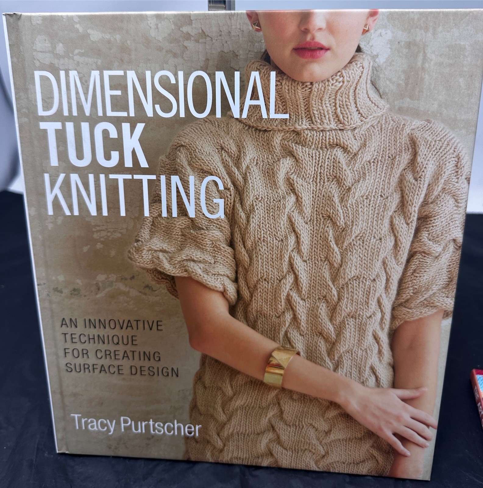 Dimensional Tuck Knitting: An Innovative Technique For Creating Surface Design