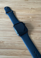 Apple Watch SE 1st Gen 40mm -- Space Gray Case / Midnight Sport Band