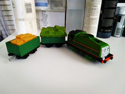 Thomas & Friends Trackmaster 2014 Gator With Two Trucks And Cargo