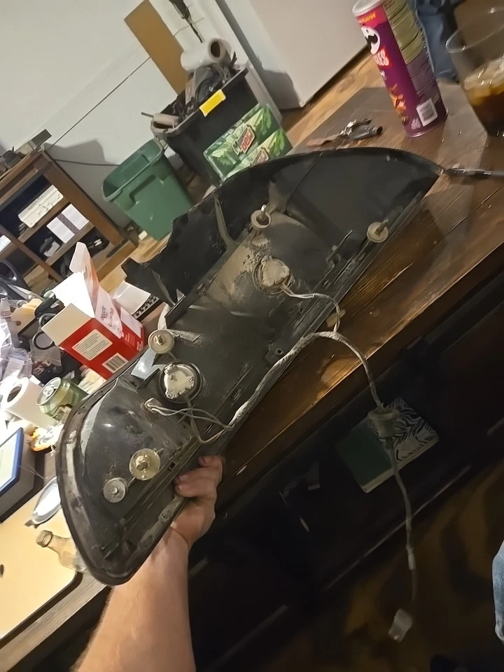 Luz trasera derecha pasajero Mercury Grand Marquis 1995-1997 Foto 2 de 4