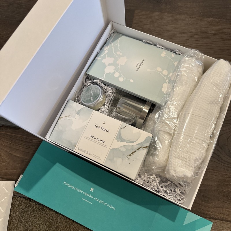 Knackshops Relaxation Gift Box - tea, robe, journal, dough