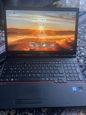Fujitsu Lifebook E557  i5  7th Genration 500 GB Festplatte 8 GB Ram Grafik 4 GB
