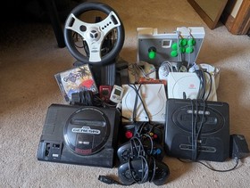 SEGA Dreamcast Console Bundle  Controllers  Memory Cords - Tested WORKING