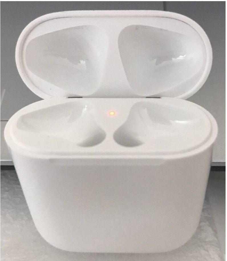 Apple AirPods (第2世代) with Charging Case Apple AirPods 2nd Generation with Standard Lightning