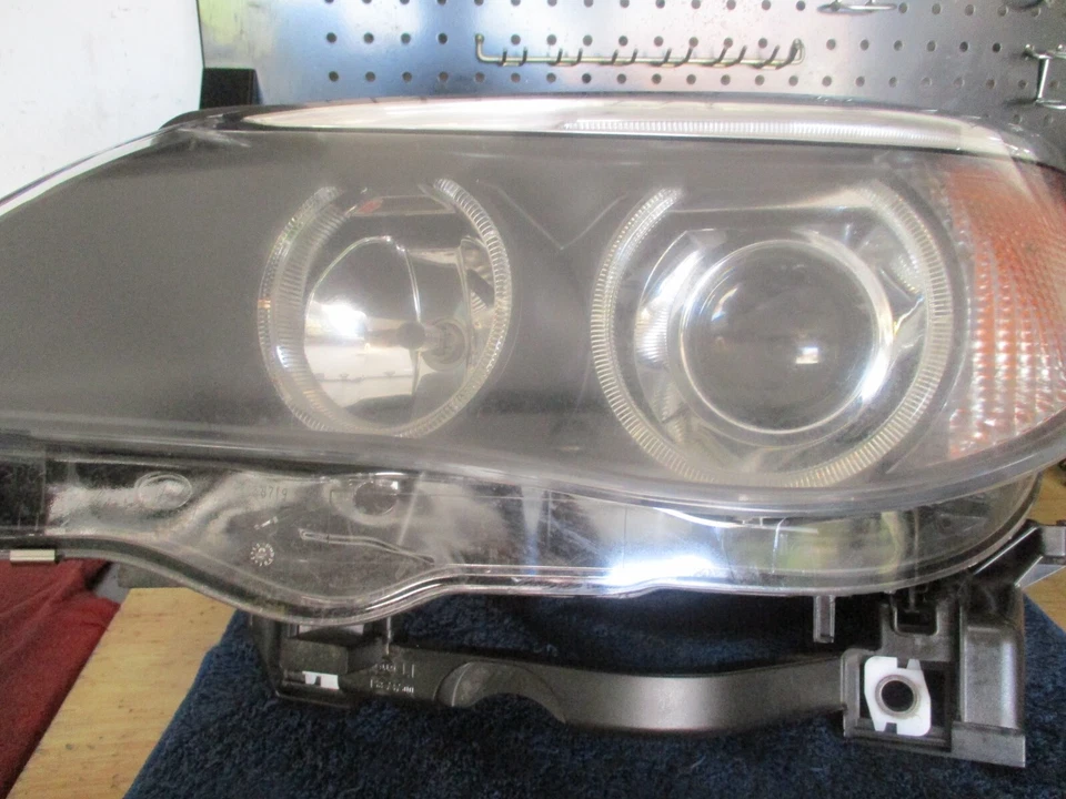 Faro halógeno izquierdo BMW 530i 2004-2007 con bombilla y señal de estacionamiento/giro Foto 3 de 4