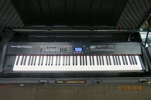 Roland Rd 700sx Key Keyboard Synthesizer Piano With Skb Rolling Hardcase Ebay