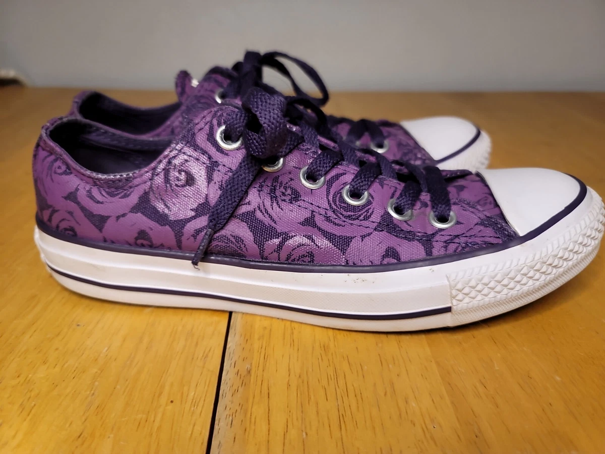 Classic Converse SIZE 7 Chuck Taylor All Star Sneaker Canvas
