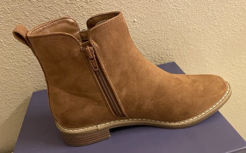 Universal Thread Botas Mujer 7-1/2 Brenna Botín Marrón Gamuza Cremallera NUEVO - Imagen 8 de 10