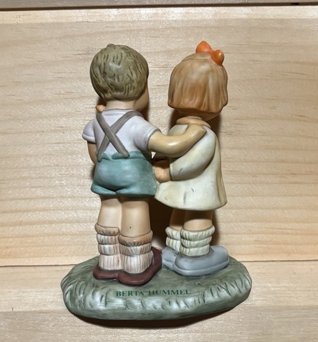 Goebel Berta Hummel Boy & Girl Token of Love 1996 No Box BH 20 - Picture 3 of 4