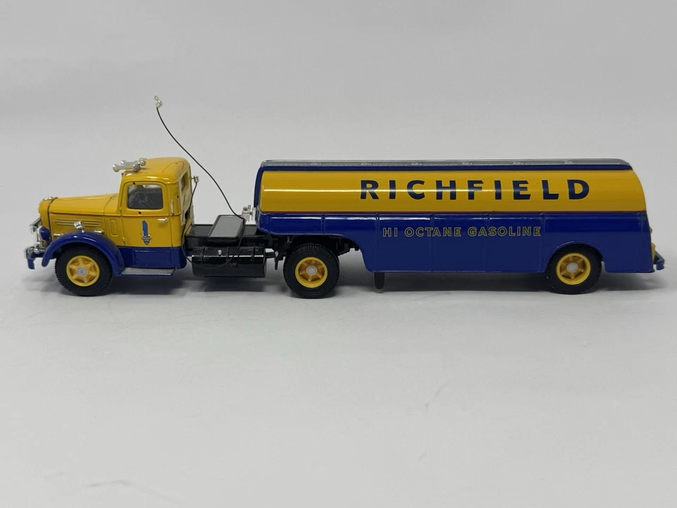 Corgi Yellow Mack LJ Richfield Semi Skirted Tanker Truck 1:50 - Image 2 of 4