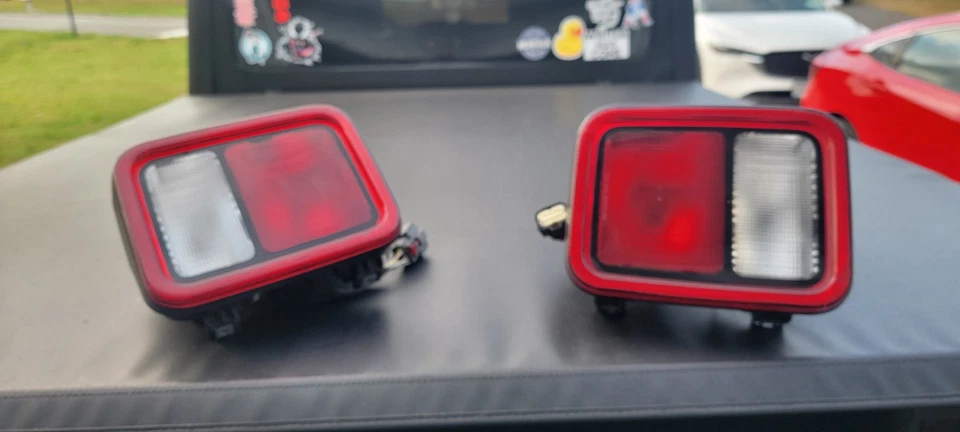 Luz trasera Jeep Gladiator OEM 2020 Foto 2 de 4