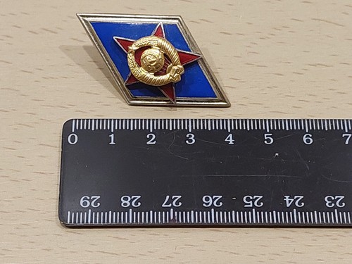 Insignia soviética de rombo graduación de escuela militar. Planta Pobeda de Moscú de la URSS. - Imagen 19 de 24