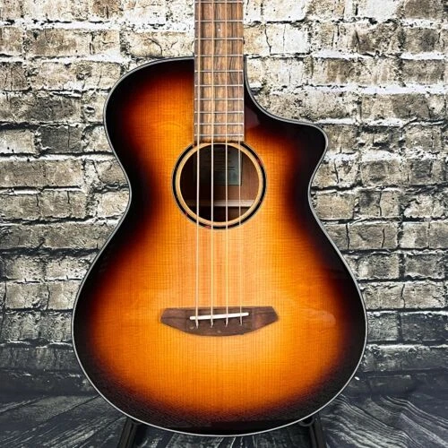 Bajos Breedlove Hueco