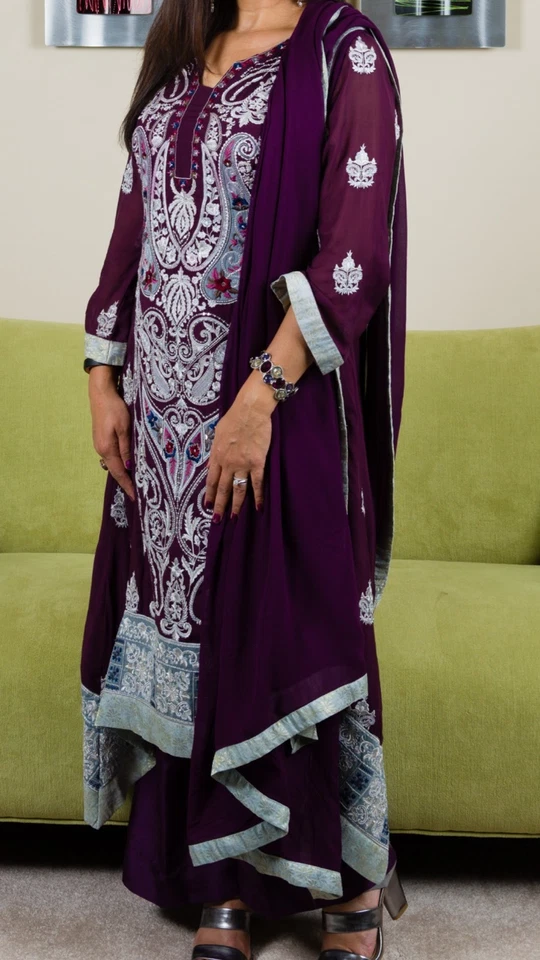 Threads And Motifs Sana Safinaz Asim Jofa Suffuse Maria B Sobia N Salwar Kameez - Image 2 of 4