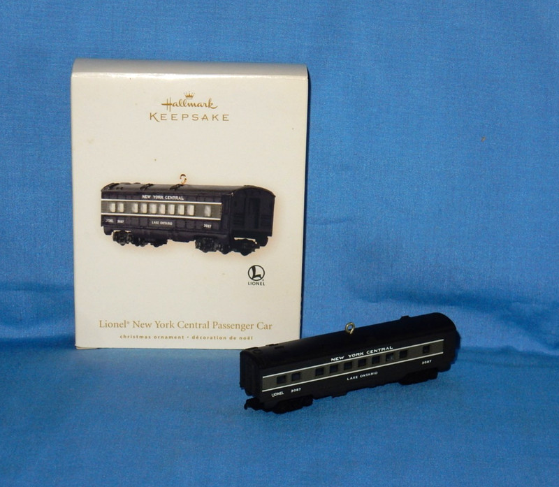 Hallmark 2008 Lionel New York Central Passenger Car Christmas Ornament in Box