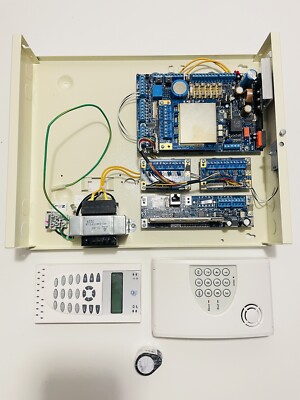 Aritech ATS2102 Central Kit, Tastatur, 5 Badges Single Vox Erweiterung IP Karte