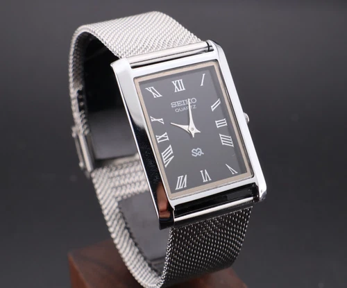 BLACK DIAL Vintage Seiko Slim Quartz Gentlemen's Wrist Watch - FREE SHIPPING