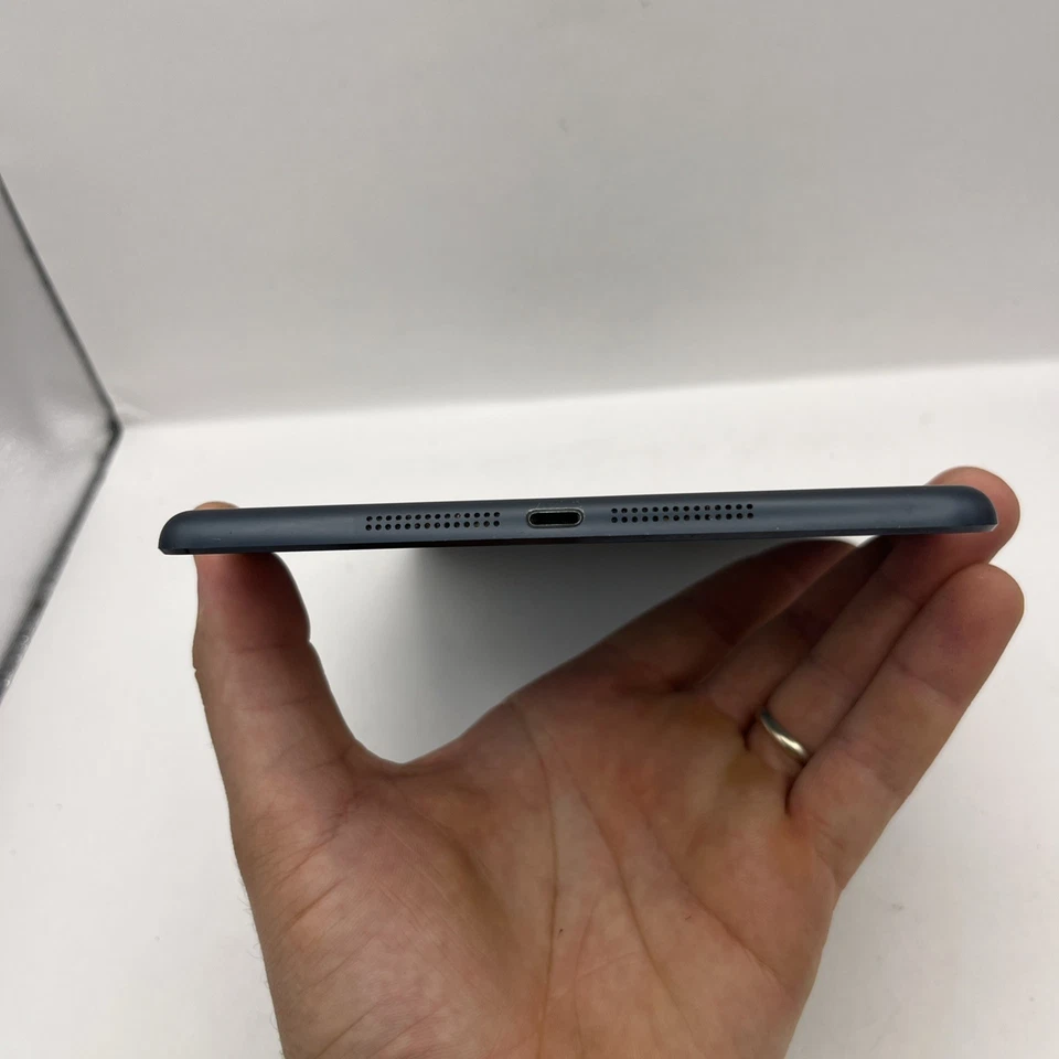 Apple iPad mini 1st Gen. Cellular, 7.9 Inches  - Image 4 of 4