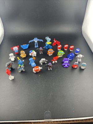 Zuru Smashers Lot of 30 pieces Collectible Toy Figures Pre-owned Series 1