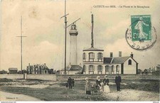 Carte Postale Ancienne - 80 - Cayeux sur Mer - Le Phare et le Sénuphore - Animée