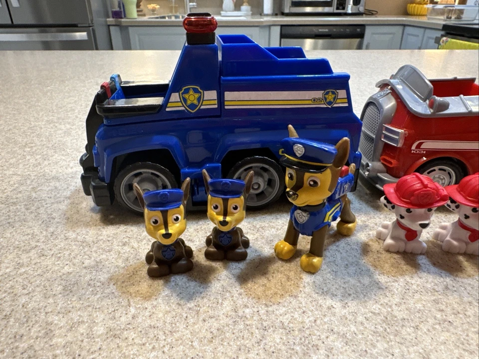 Paquete Paw Patrol 3 Vehículos y 9 Figuras Camión de Bomberos Policía Helicóptero Foto 2 de 4