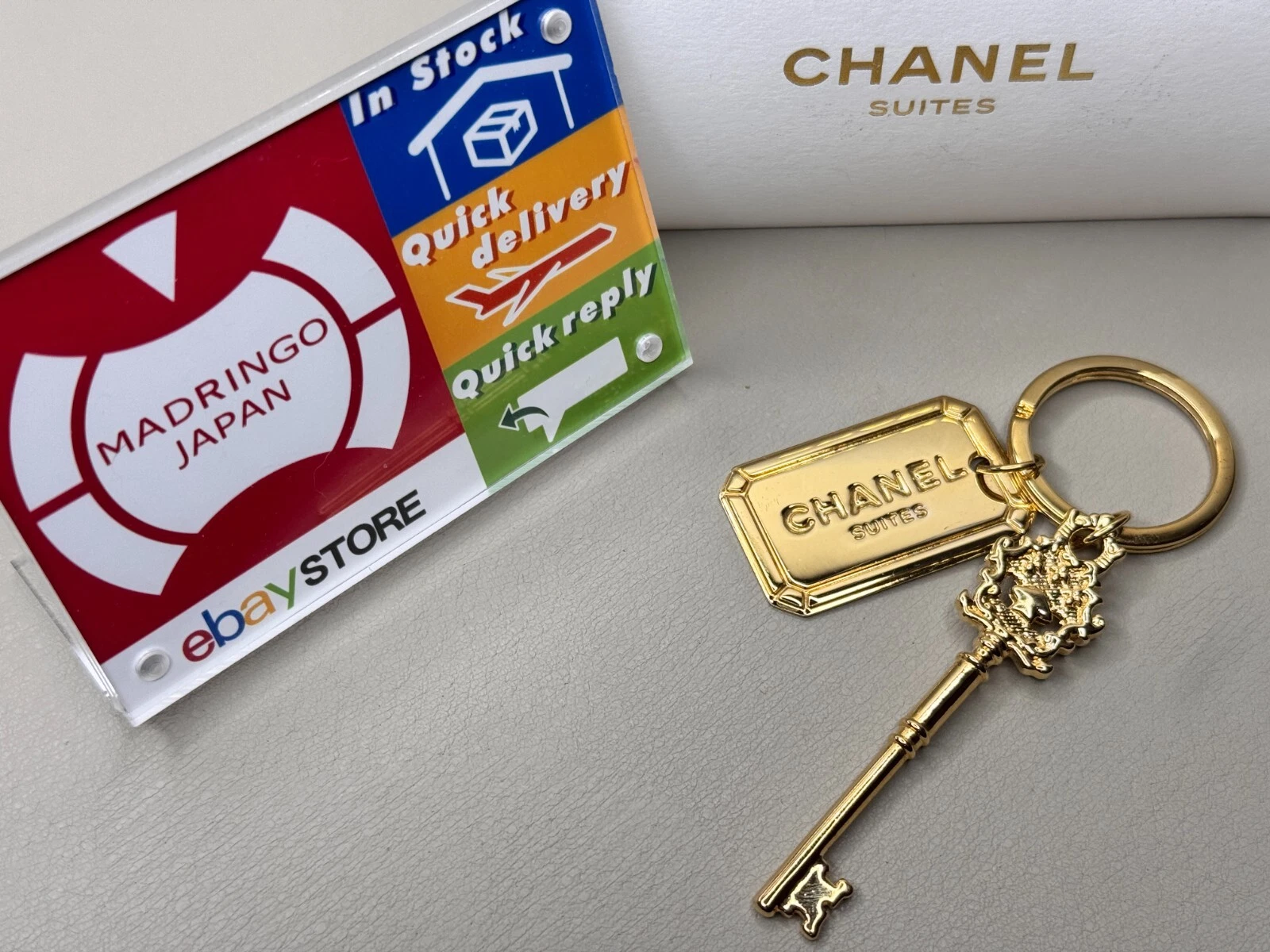 Charm Charm Chanel Suites Portachiavi e Targa Logo Targhetta Omotesando Raro