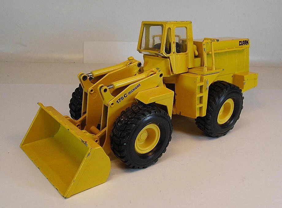Conrad 1/50 Nr. 2885 Clark 175 C Radlader, defekt  #2839