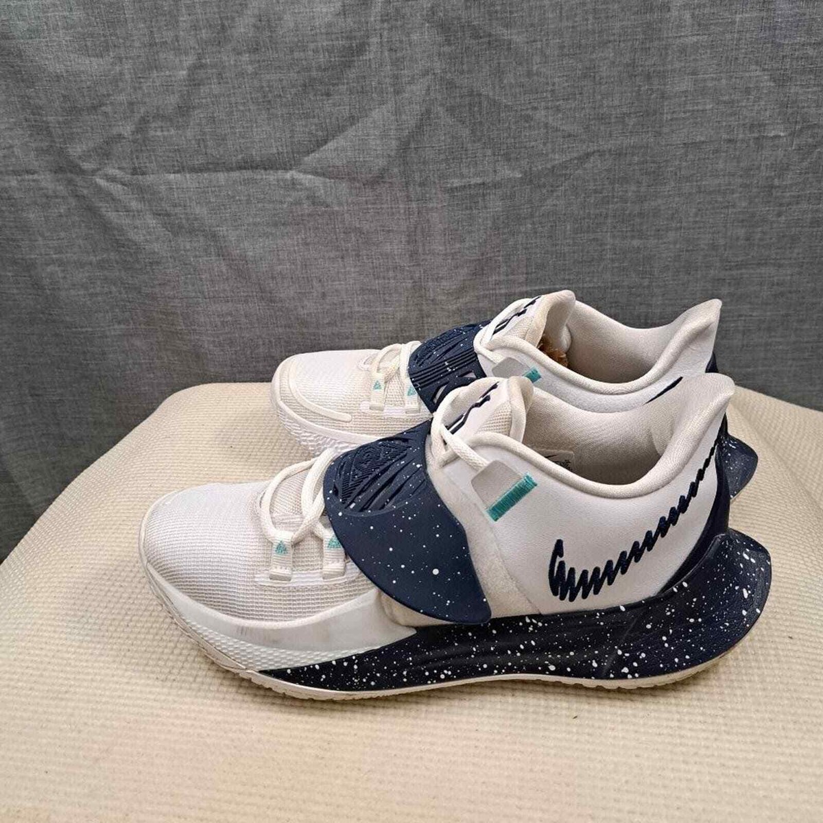Size 9.5 Men - Nike Kyrie Low 3 Team White Midnight Navy 