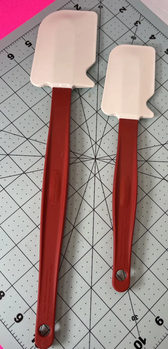 Lot of 2 Rubbermaid Red handle high heat resistant Spatula #1963 and #1962  Spoon