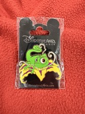 Disney Pin Pascal (Tangled) Lily Flowers March 2020 Series Disneyland Paris