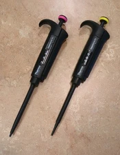 Set Of 2 Thermo Scientific Finnpipette F2 Single Channel Pipettes, 2uL & 20uL