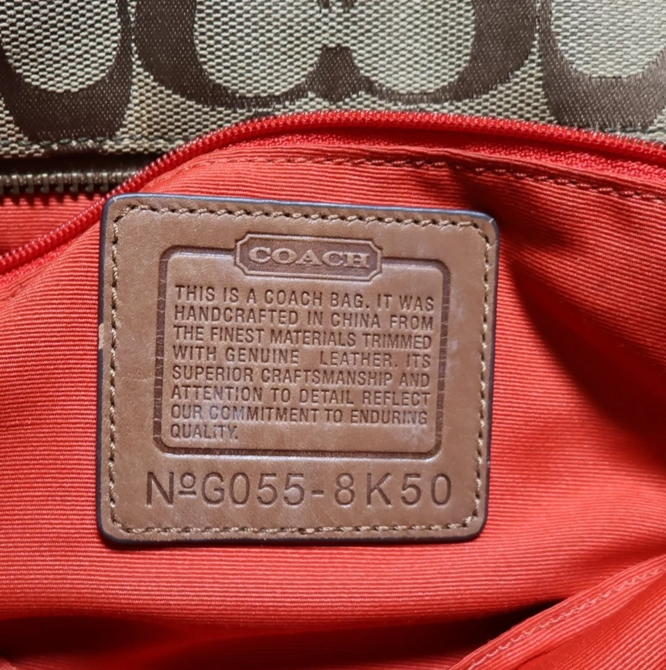 Coach Gallery Signature Tote Tote Cachi e Pelle Oro Fodera Rossa Charm n. G055 8K50